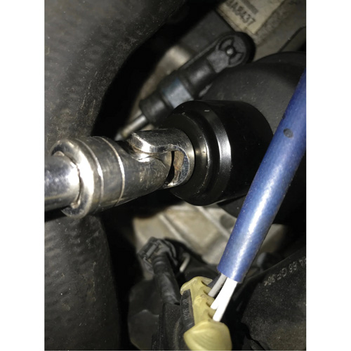 Douille pour filtre &agrave; carburant Cummins 6,7 L - 28 mm Distribution Industrielle GC