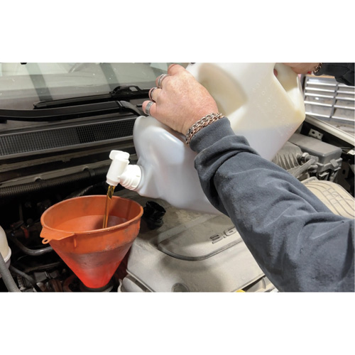Distributeur dhuile &agrave; profil bas, Poly&eacute;thyl&egrave;ne, Capacit&eacute; de 8 pintes Distribution Industrielle GC