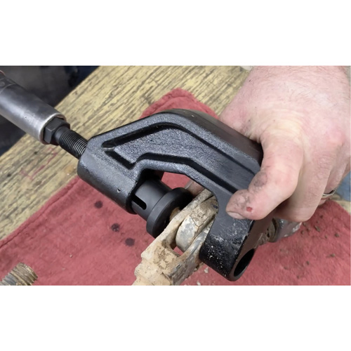 Presse-axe de chape de frein pour camions de classes 6 &agrave; 8 Distribution Industrielle GC