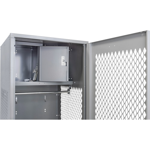Casier pour &eacute;quipement avec porte, Acier, 24" la x 24" p x 72" h, Gris Distribution Industrielle GC