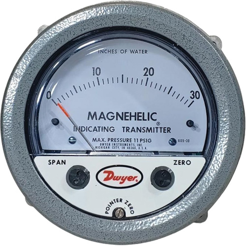 Manom&egrave;tre diff&eacute;rentiel et &eacute;metteur de signalisation de s&eacute;rie 605 Magnehelic,  4", 0 - 30 po en c.e., Fixation sur panneau, Analogique Distribution Industrielle GC