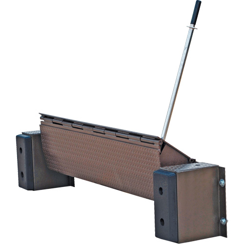 Niveleur de quai m&eacute;canique Edge-O-Dock, 99" la, 72" Largeur de la plateforme, 29" Port&eacute;e Distribution Industrielle GC