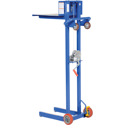 Empileur &agrave; plateforme, M&eacute;canisme Treuil manuel, Capacit&eacute; de 400 lb, Levage max de 58" Distribution Industrielle GC