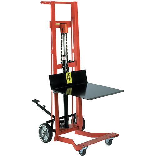 Gerbeur hydraulique &agrave; plateforme, M&eacute;canisme Pompe au pied, Capacit&eacute; de 750 lb, Levage max de 54" Distribution Industrielle GC