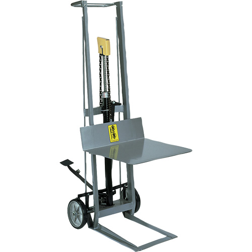 Gerbeur hydraulique &agrave; plateforme, M&eacute;canisme Pompe au pied, Capacit&eacute; de 400 lb, Levage max de 40" Distribution Industrielle GC