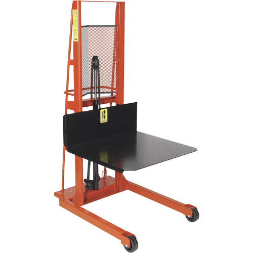 Gerbeur hydraulique &agrave; plateforme, M&eacute;canisme Treuil manuel, Capacit&eacute; de 1000 lb, Levage max de 60" Distribution Industrielle GC