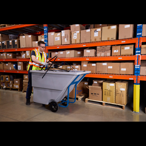 Chariot basculeur en acier, Poly&eacute;thyl&egrave;ne, 0,625 vg³, Capacit&eacute; de charge de 850 lb Distribution Industrielle GC