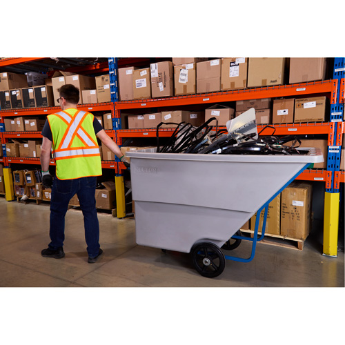 Chariot basculeur en acier, Poly&eacute;thyl&egrave;ne, 1,1 vg³, Capacit&eacute; de charge de 1250 lb Distribution Industrielle GC