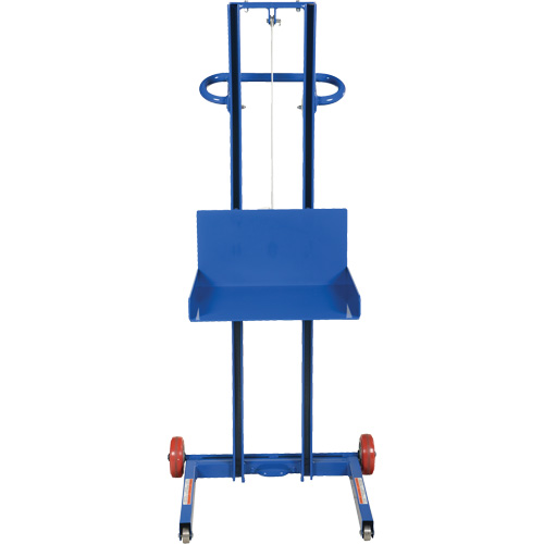 Plateforme &eacute;l&eacute;vatrice &agrave; profil bas pour charge l&eacute;g&egrave;re, M&eacute;canisme Treuil manuel, Capacit&eacute; de 400 lb, Levage max de 55" Distribution Industrielle GC