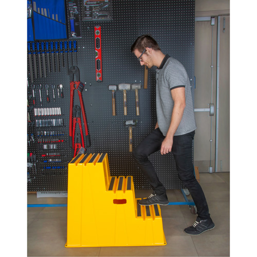 Escabeau industriel, 3 marches, 34-13/16" x 22-7/16" x Hauteur 28-1/2" Distribution Industrielle GC