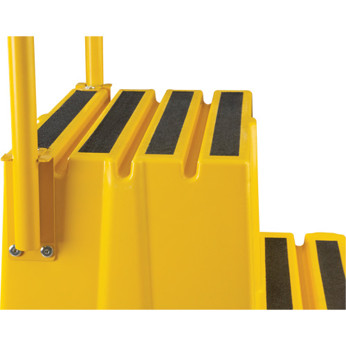 Escabeau industriel, 4 marches, 44" x 22-1/4" x Hauteur 65-1/8" Distribution Industrielle GC