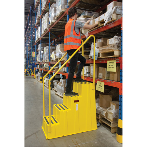 Escabeau industriel, 4 marches, 44" x 22-1/4" x Hauteur 65-1/8" Distribution Industrielle GC