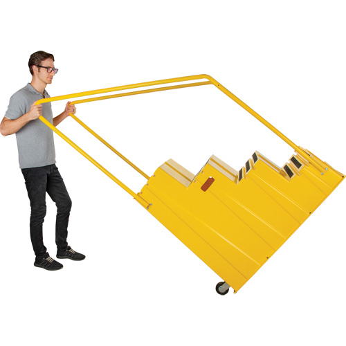 Escabeau industriel, 4 marches, 44" x 22-1/4" x Hauteur 65-1/8" Distribution Industrielle GC