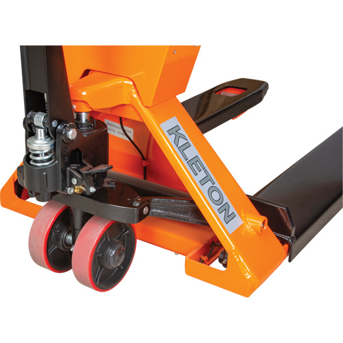 Digital Scale Pallet Truck, 44.5" L x 27.75" W, 4400 lbs. Cap. Distribution Industrielle GC
