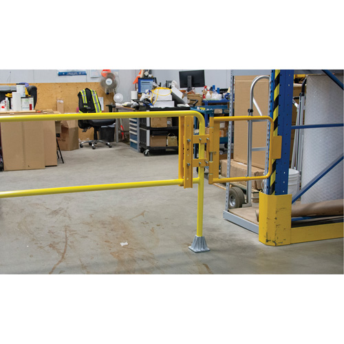 Safety Swing Gate, 21" H x 16" - 26" W Distribution Industrielle GC