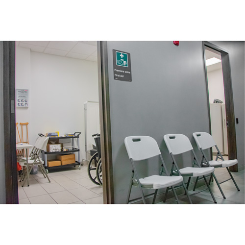 Folding Chairs, Polyethylene, White, 350 lbs. Weight Capacity Distribution Industrielle GC