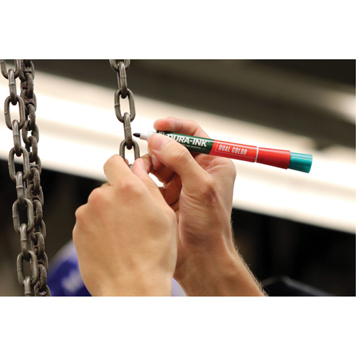 Marqueur &agrave; encre permanente et double couleur Markal Dura-Ink, Vert/Rouge, Pointe Ronde Distribution Industrielle GC