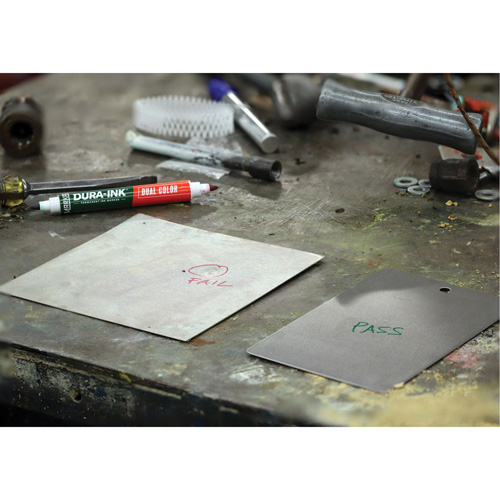 Marqueur &agrave; encre permanente et double couleur Markal Dura-Ink, Vert/Rouge, Pointe Ronde Distribution Industrielle GC