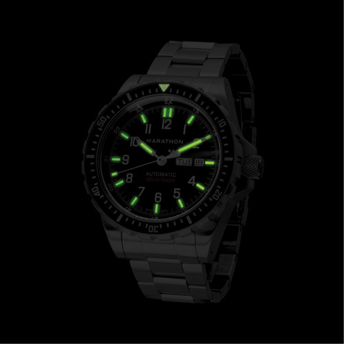 Tr&egrave;s grande montre automatique avec jour/date avec bracelet en acier inoxydable, Num&eacute;rique, &agrave; piles, 46 mm, Argent Distribution Industrielle GC