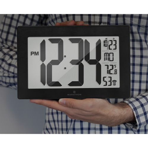 Horloge murale &agrave; r&eacute;glage et ajustement automatiques avec support, Num&eacute;rique, &agrave; piles, Noir Distribution Industrielle GC