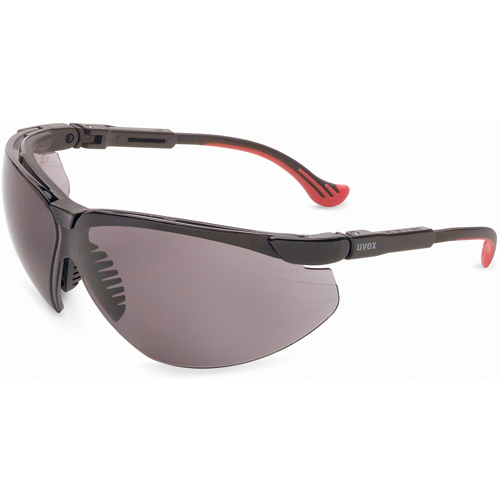 Lunettes de s&eacute;curit&eacute; Uvex Genesis avec lentilles HydroShield, Lentille Grise/fum&eacute;e, Antibu&eacute;e, R&eacute;pond ou surpasse la norme CSA Z94.3 Distribution Industrielle GC