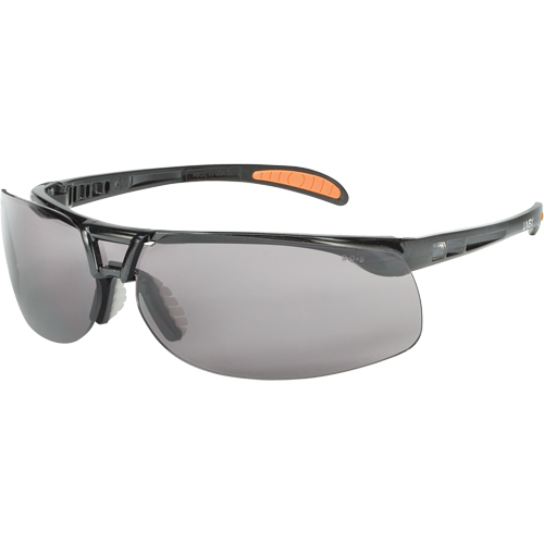 Lunettes de s&eacute;curit&eacute; Uvex Prot&eacute;g&eacute; Ultra-Dura, Lentille Grise/fum&eacute;e, Antibu&eacute;e/Anti-&eacute;gratignures, ANSI Z87+/R&eacute;pond ou surpasse la norme CSA Z94.3 Distribution Industrielle GC