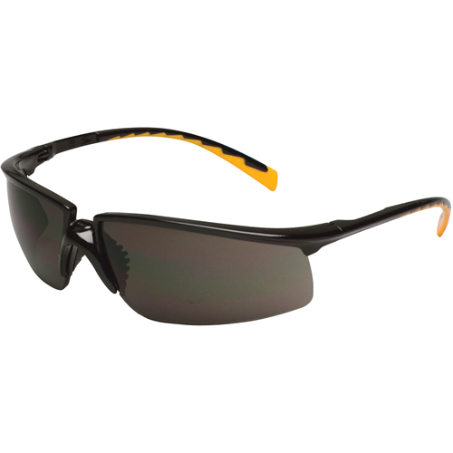 Lunettes de s&eacute;curit&eacute; Privo, Lentille Grise/fum&eacute;e, Antibu&eacute;e, R&eacute;pond ou surpasse la norme CSA Z94.3 Distribution Industrielle GC