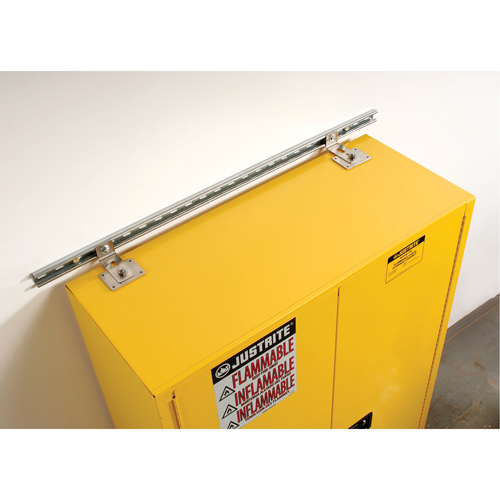 Attache de retenue contre les s&eacute;ismes pour armoire Sure-Grip Ex pour produits inflammables Distribution Industrielle GC