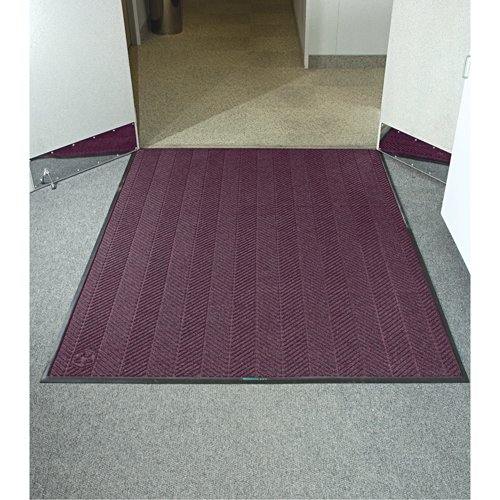 Waterhog&reg; Eco Elite Matting, Wiper/Scraper, 4' x 20' x 3/8", Maroon Distribution Industrielle GC