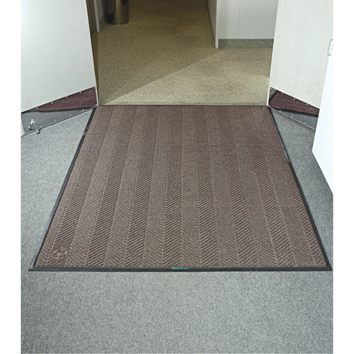 Tapis Waterhog Eco Elite, Essuie-pieds/grattoir, 4' x 8' x 3/8", Brun ch&acirc;taignier Distribution Industrielle GC