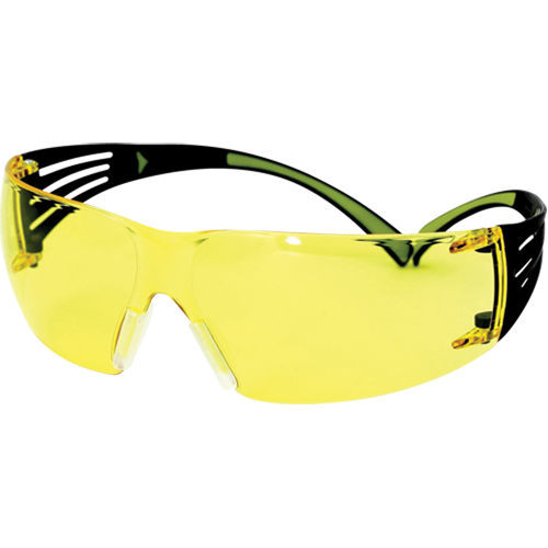 Lunettes de s&eacute;curit&eacute; SecureFit s&eacute;rie 400, Lentille Ambr&eacute;e, Antibu&eacute;e/Anti-&eacute;gratignures, ANSI Z87+/R&eacute;pond ou surpasse la norme CSA Z94.3 Distribution Industrielle GC