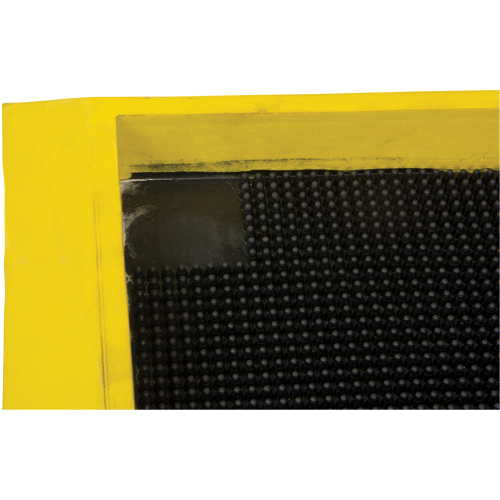 Tapis pour l'assainissement des chaussures, Caoutchouc, 2-2/3' la x 3-1/4' lo x 2-1/2" &eacute;pais, Jaune Distribution Industrielle GC