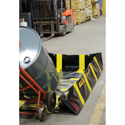 QuickBerm&reg; Containment Berm with Inside Wall Supports, 235 US gal. Capacity, 4' W x 8' L x 12" H, Snap-Up Bracket Distribution Industrielle GC