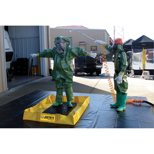 QuickBerm&reg; Lite Containment Berm, 119 gal. Capacity, 4' W x 6' L x 8" H, Snap-Up Bracket Distribution Industrielle GC