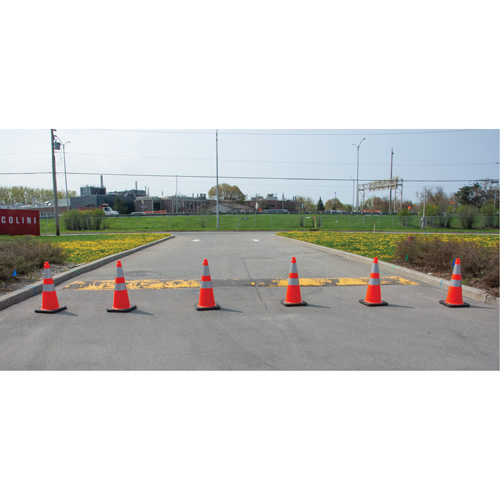 Traffic Cone, 28", Orange, 4" & 6" Reflective Collar(s) Distribution Industrielle GC
