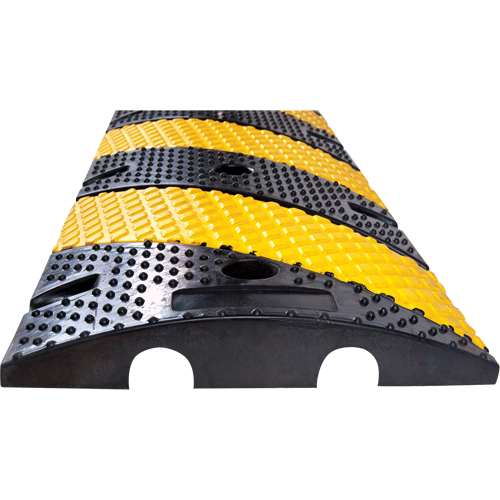 Bosse de d&eacute;c&eacute;l&eacute;ration, Caoutchouc, 4' lo x 11-3/4" la x 2" h Distribution Industrielle GC