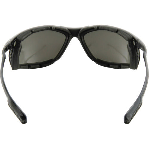 Lunettes de s&eacute;curit&eacute; avec joint en mousse Virtua, Lentille Grise/fum&eacute;e, Antibu&eacute;e, ANSI Z87+/R&eacute;pond ou surpasse la norme CSA Z94.3 Distribution Industrielle GC