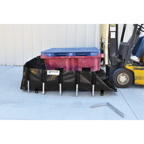Berme de confinement des d&eacute;versements Ultra-IBC Berm, Capacit&eacute; 400 gal. US, 6' la x 6' lo x 18" h, Support en L Distribution Industrielle GC
