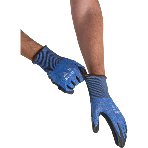 Gants l&eacute;gers et haute dext&eacute;rit&eacute; r&eacute;sistants &agrave; la coupe, Taille 7, Calibre 18, Rev&ecirc;tement Mousse de nitrile, Enveloppe en Acier inoxydable/PEHP/Tungst&egrave;ne, ASTM ANSI niveau A9 Distribution Industrielle GC