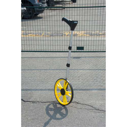 Roue d'arpentage num&eacute;rique, 12,5"/31,8 cm, Gamme de 99999,9 m, Pieds/m&egrave;tres Distribution Industrielle GC