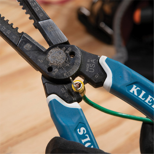 Outil polyvalent Klein-Kurve pour d&eacute;nuder, couper et sertir les fils, 8-1/4" lo, 8 - 20 AWG Distribution Industrielle GC