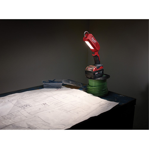B&acirc;ton lumineux M18, Crochet, Rechargeable, 300 lumens Distribution Industrielle GC