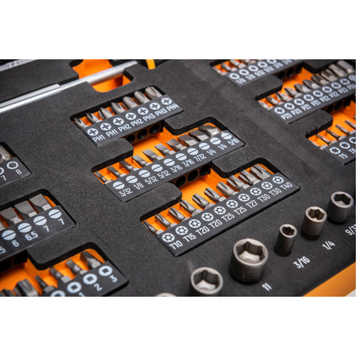 Jeu d'outils &agrave; t&ecirc;te &eacute;troite pour m&eacute;canicien dans un plateau de rangement en mousse Distribution Industrielle GC