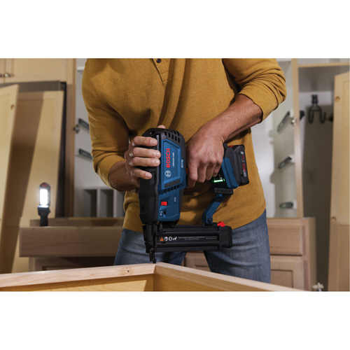 Brushless 18-Gauge Brad Nailer Kit with Standard Power Battery, 18 V, Lithium-Ion Distribution Industrielle GC
