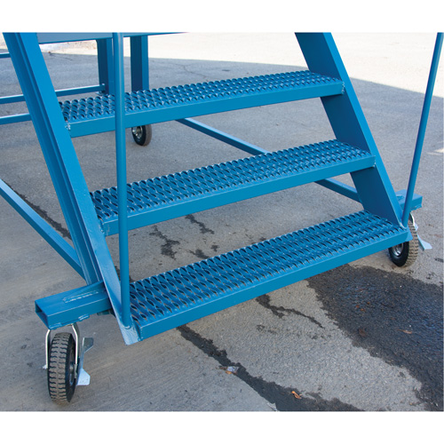 Snow Ladder, Steel, 10 Steps, 99" H, 85-1/2" D, 48" Step, Serrated Distribution Industrielle GC