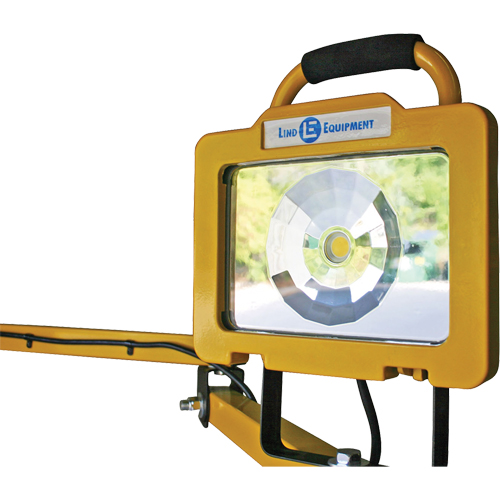 Lampe robuste pour quais, Bras 40", 38 W, Ampoule DEL, M&eacute;tal Distribution Industrielle GC