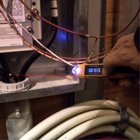 Testeur de tension sans contact avec thermom&egrave;tre &agrave; infrarouge Distribution Industrielle GC