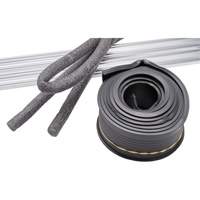 Porte de garage &agrave; balayage calfeutrant Distribution Industrielle GC