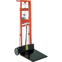 Empileur &agrave; plateforme, M&eacute;canisme Treuil manuel, Capacit&eacute; de 750 lb, Levage max de 40" Distribution Industrielle GC