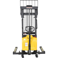 Gerbeur pour chariot &eacute;l&eacute;vateur, Fonctionnement &eacute;lectrique, Capacit&eacute; 2000 lb, Lev&eacute;e max 63" Distribution Industrielle GC